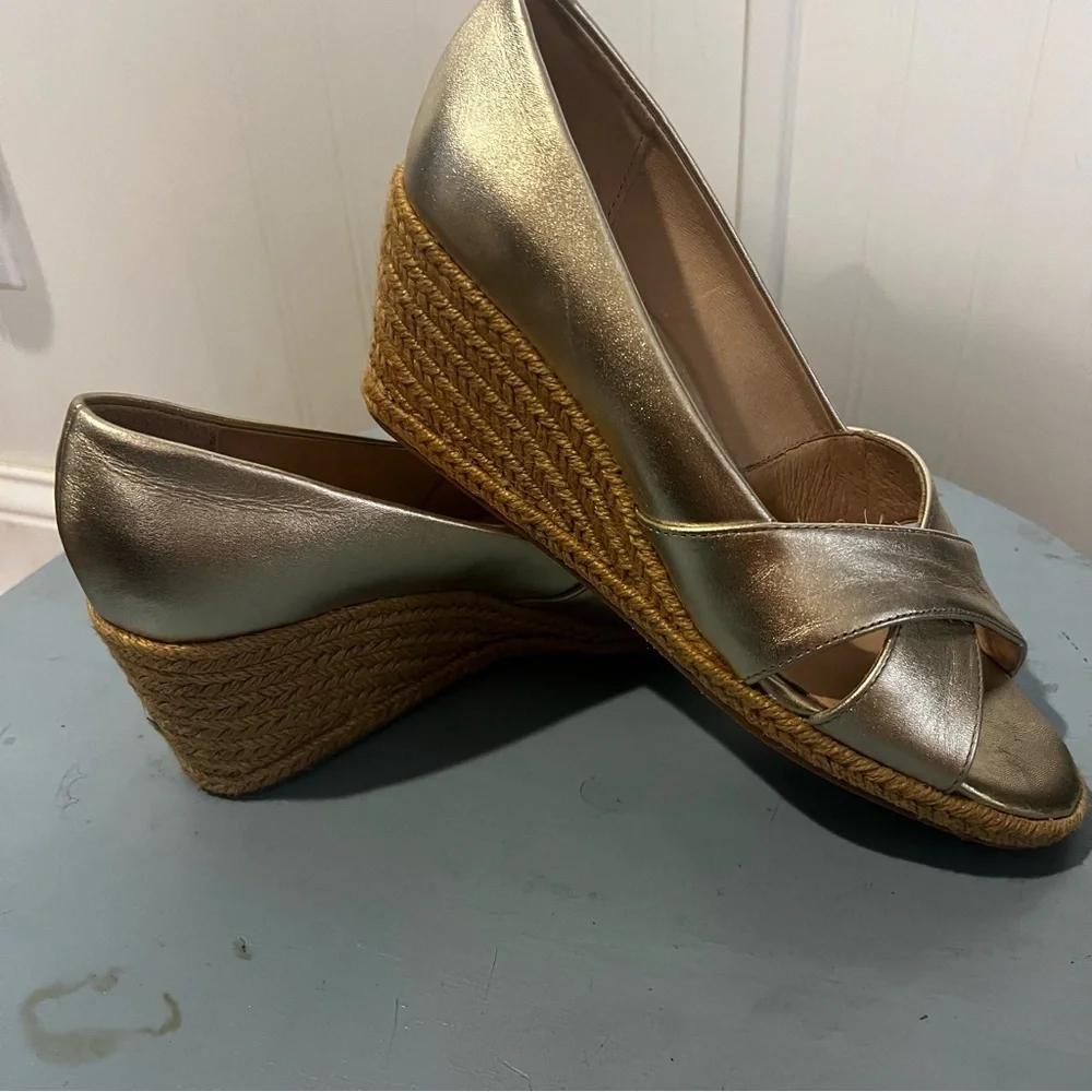 Jack Rogers Palmer Crisscross Wedge Espadrille Sandals in Metallic Gold size 7.5